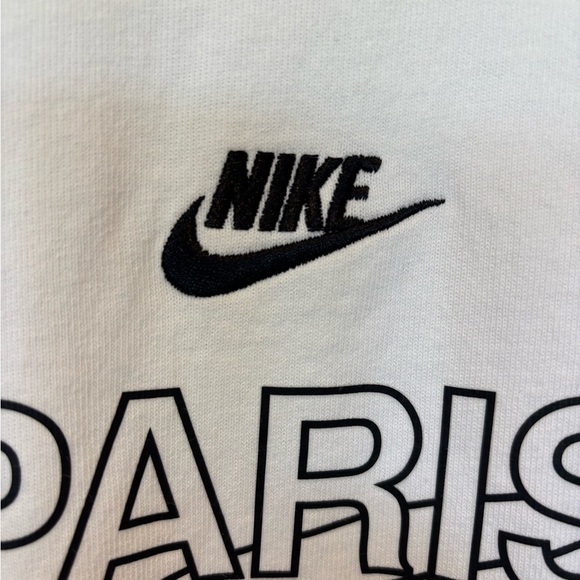 Nike Paris Graphic T-Shirt Medium - Picture 5 of 6